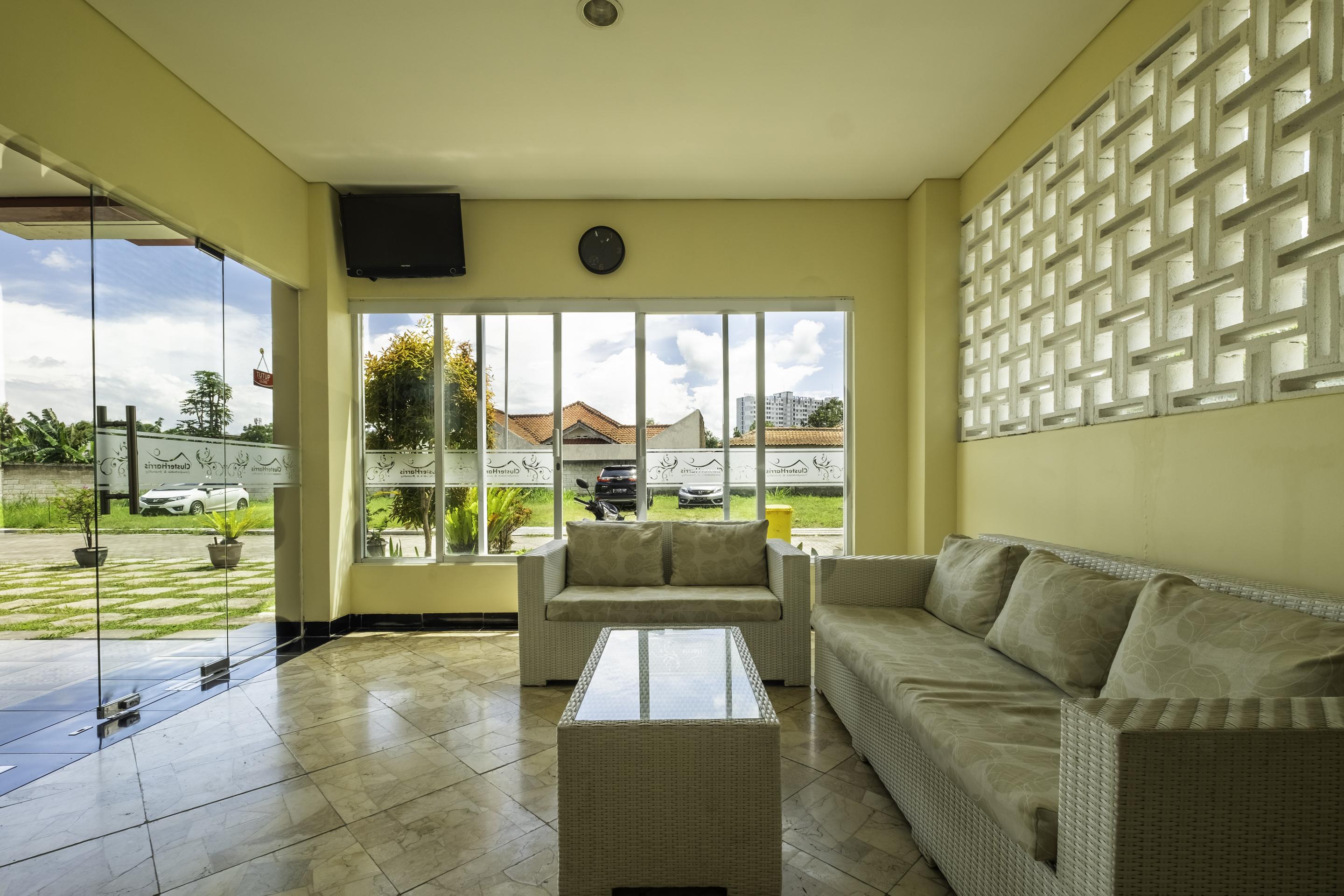 Oyo 2947 Cluster Harris Home Stay & Kos Cimindi Luaran gambar
